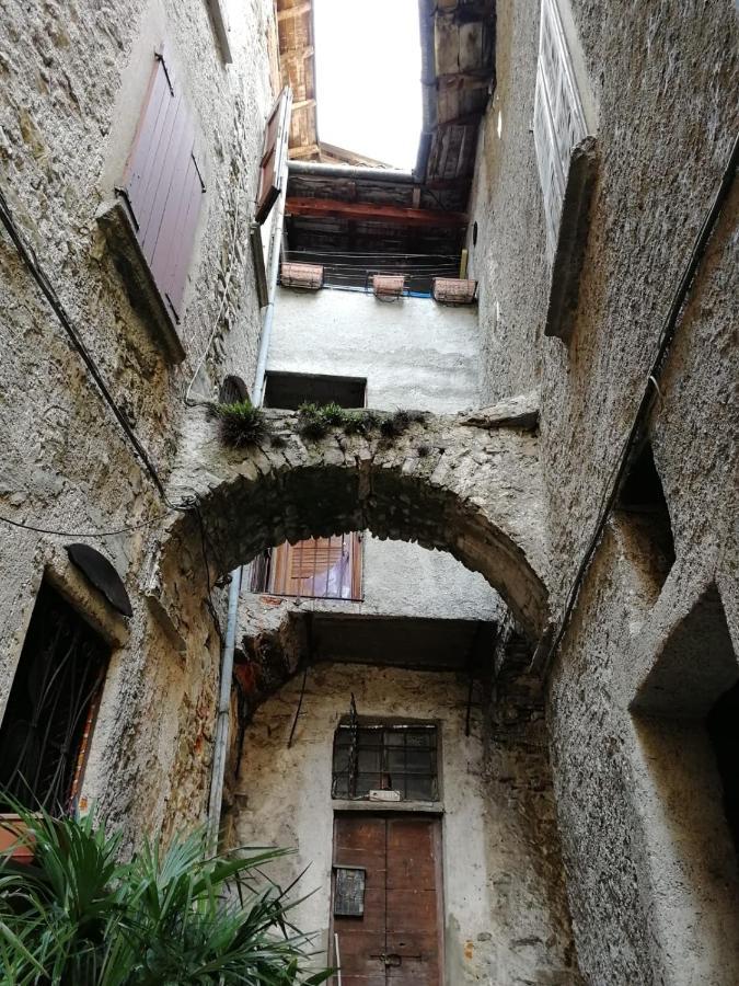 L'Antico Borgo, Un Mix Di Storia E Romanticismo Villa Lierna Bagian luar foto