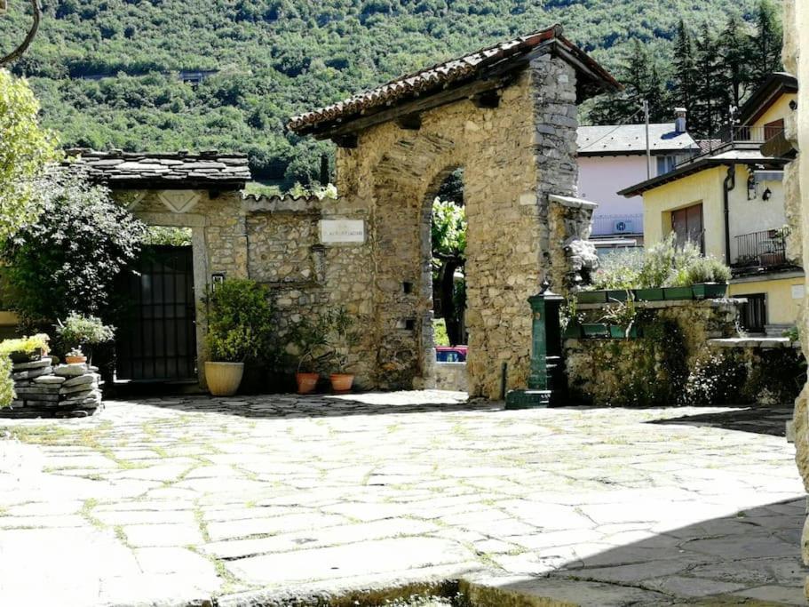 L'Antico Borgo, Un Mix Di Storia E Romanticismo Villa Lierna Bagian luar foto