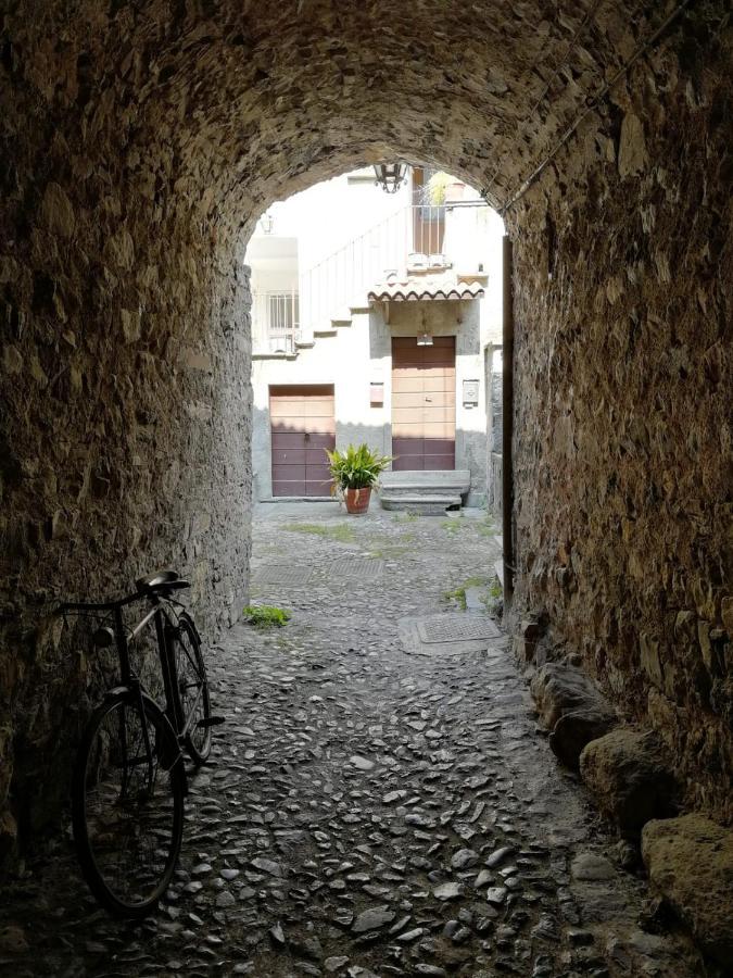 L'Antico Borgo, Un Mix Di Storia E Romanticismo Villa Lierna Bagian luar foto