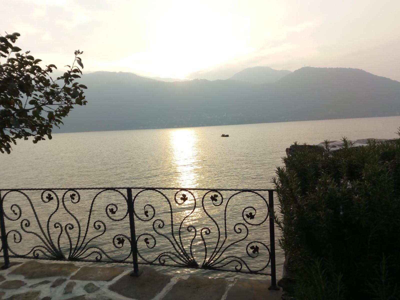L'Antico Borgo, Un Mix Di Storia E Romanticismo Villa Lierna Bagian luar foto